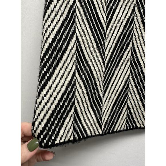 Ann Taylor Black White Chevron Knit Skirt Medium Herringbone Preppy Minimalist - Picture 2 of 6